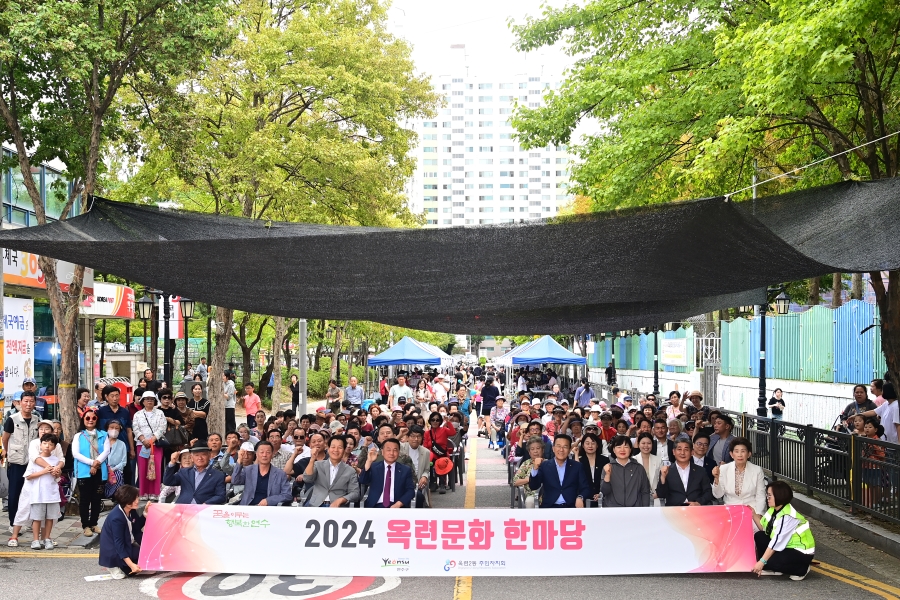 연수구에서는 지난 28일 청명한 가을 하늘을 배경으로 곳곳에서 동별 주민자치회 축제가 잇따라 열려 지역 주민들에게 풍성한 볼거리와 즐길 거리를 제공했다